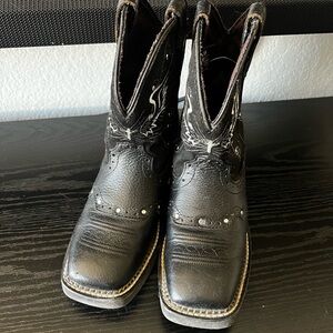 Black Justin boots